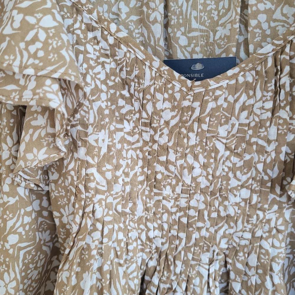 Floral Ruffle Sleeve Top - NWT - Picture 5 of 7